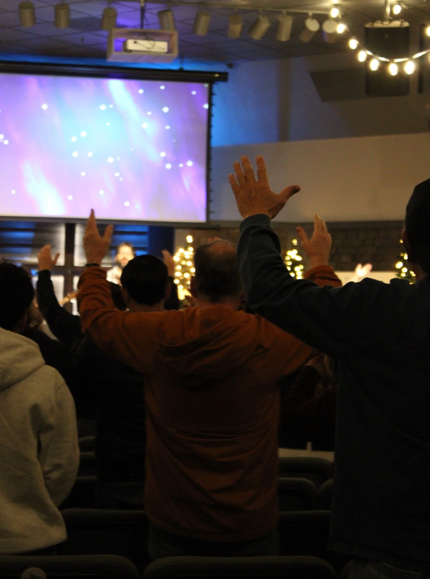 This is what Sundays look like at Life Church&hellip;  hands lifted, hearts open, people worshipping the Lord together!

If you&rsquo;re looking for a place to belong, we&rsquo;d love to welcome you this Sunday at 10AM!

Life Church
43260 Challenger 