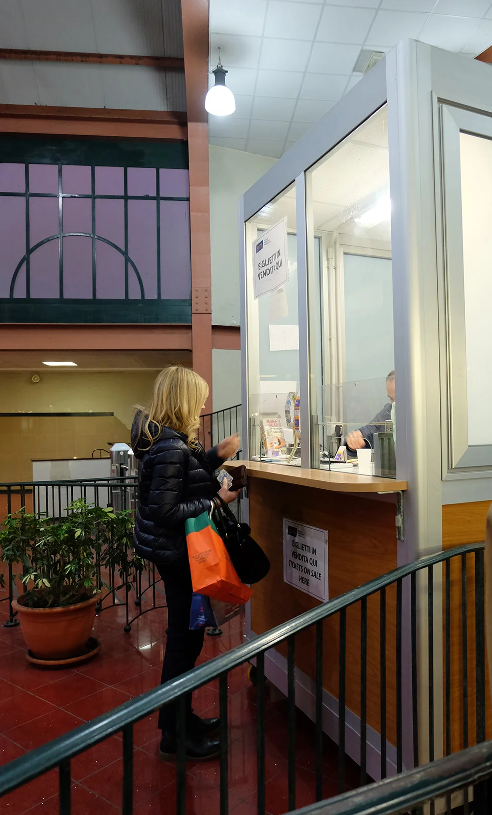 Ticket desk at the funicolare of Chiaia, in Cimarosa station.