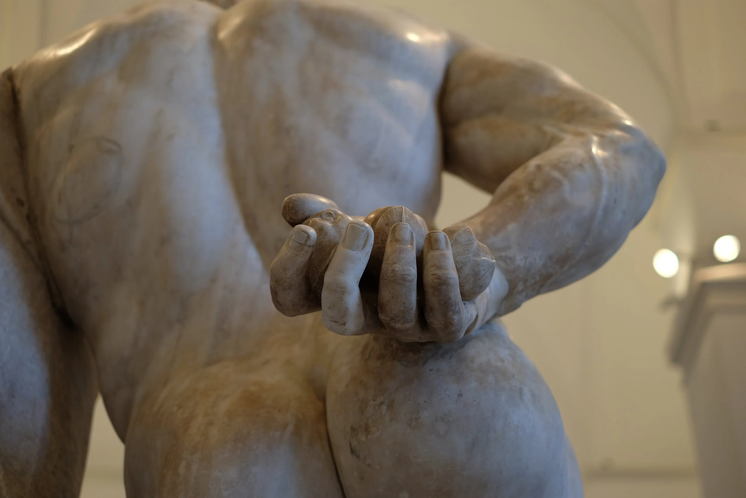 Detail of the Hercules at rest .