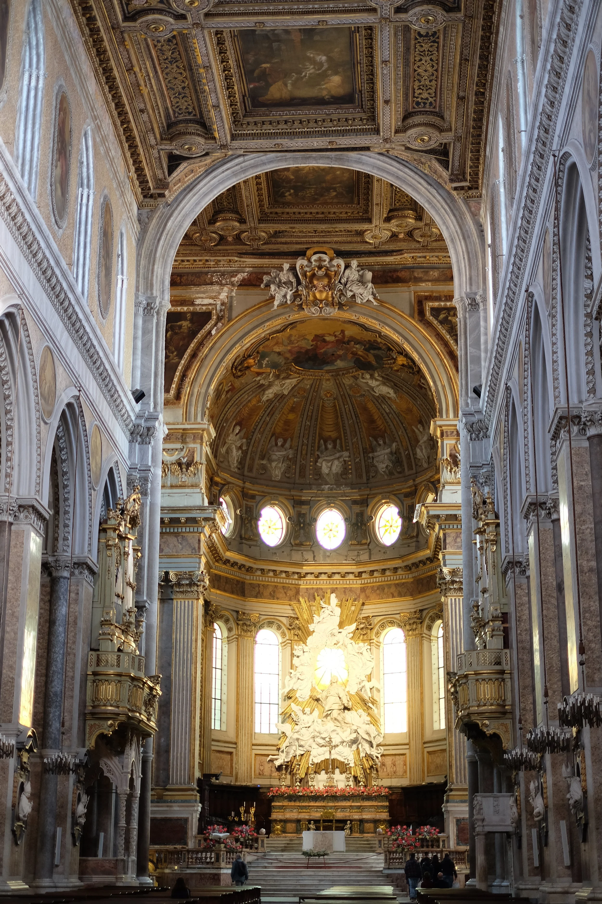 The central nave.