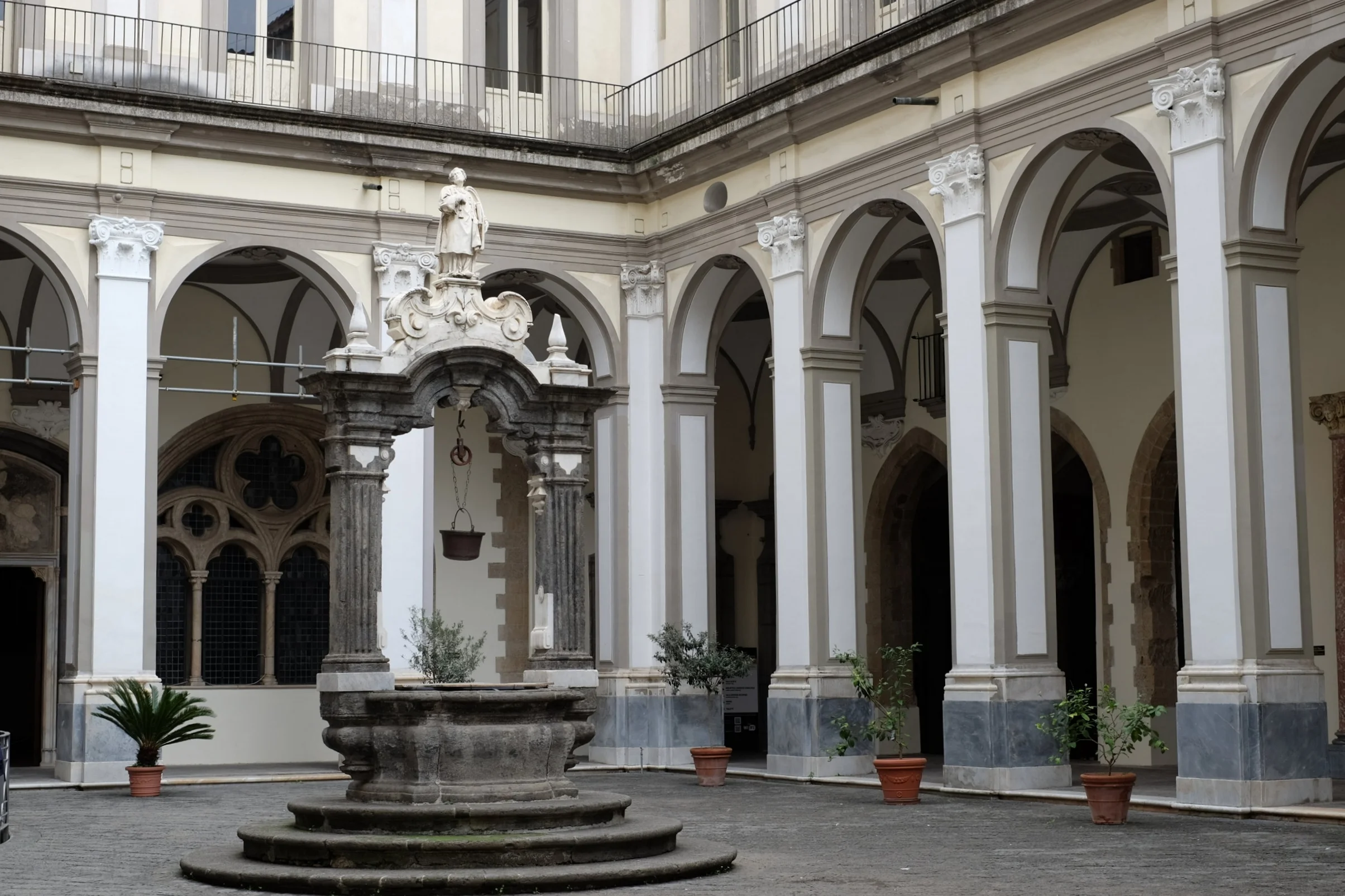 The courtyard of the monastery of San Lorenzo Maggiore.