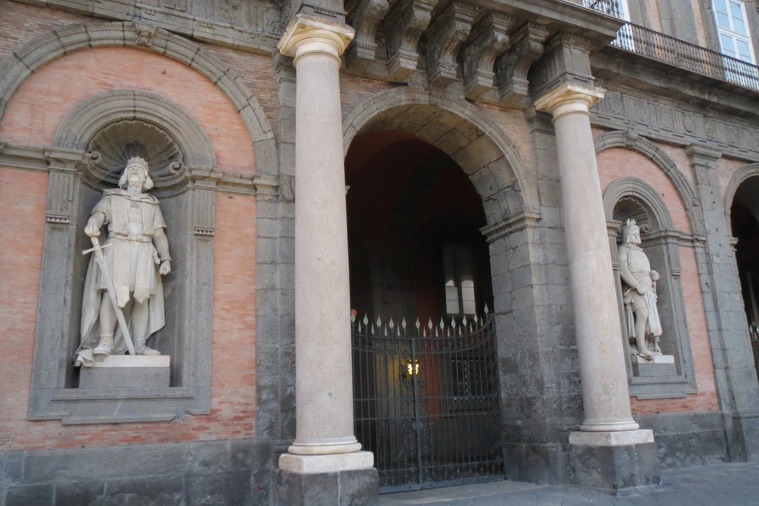 The niches with statues of the Kings of Napoli on the main façade in Piazza Plebiscito.