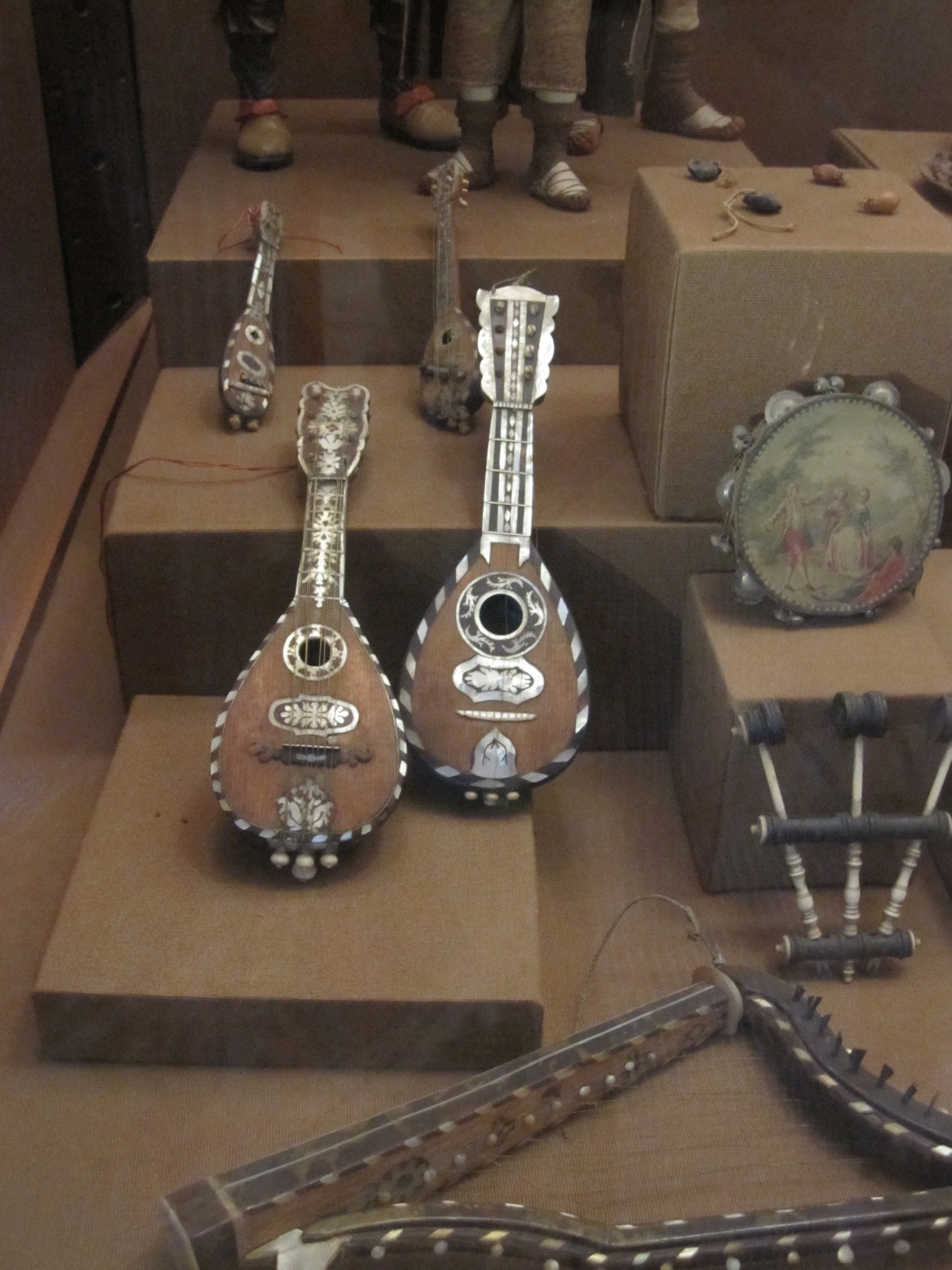 Details of the collection of Presepe's objects.