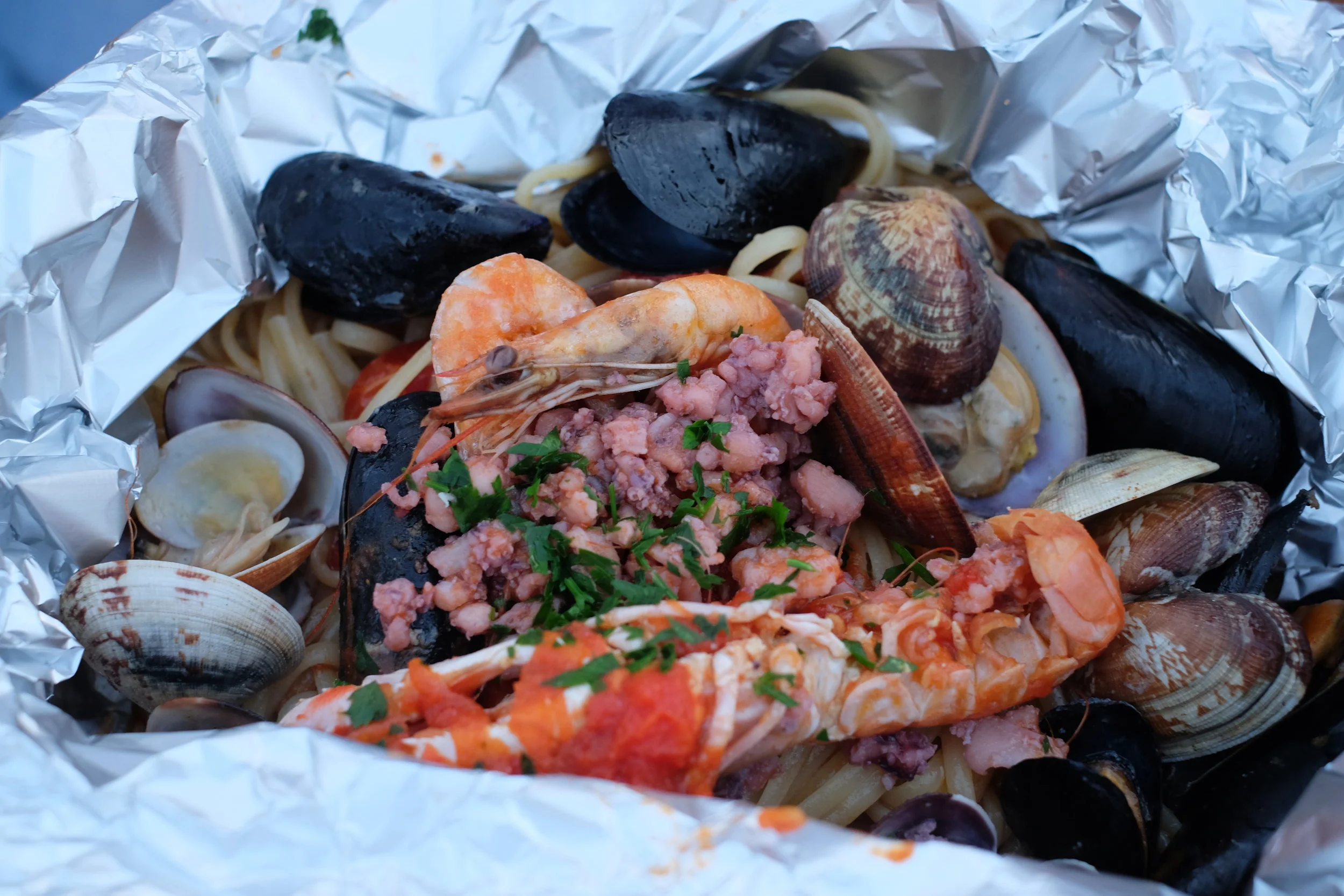 One of the specialities of zio Sam is linguine al cartoccio, linguine with sea fruits cooked in foil.