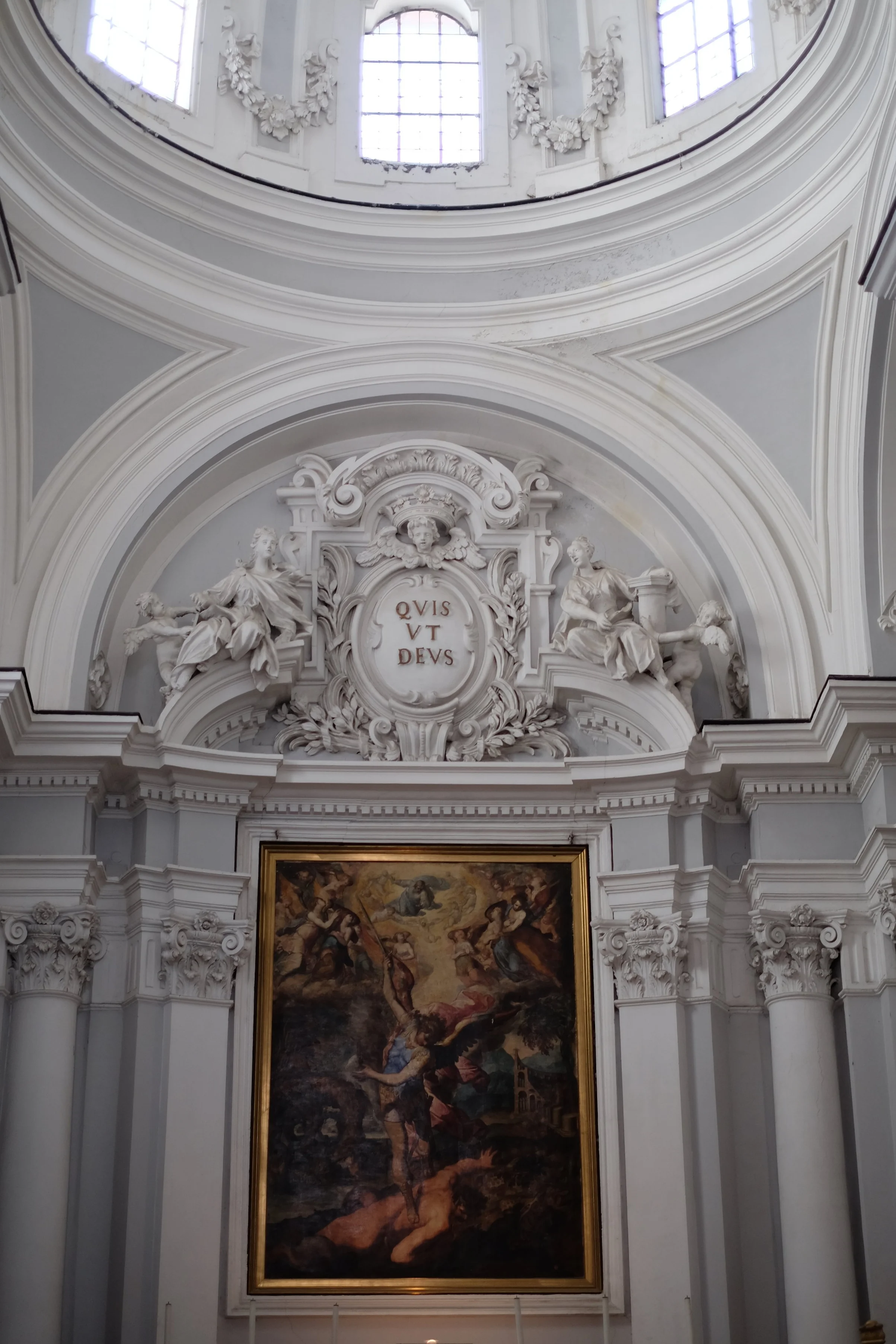 The painting Saint Michael Archangel (1573) by Marco Pino in the altar.