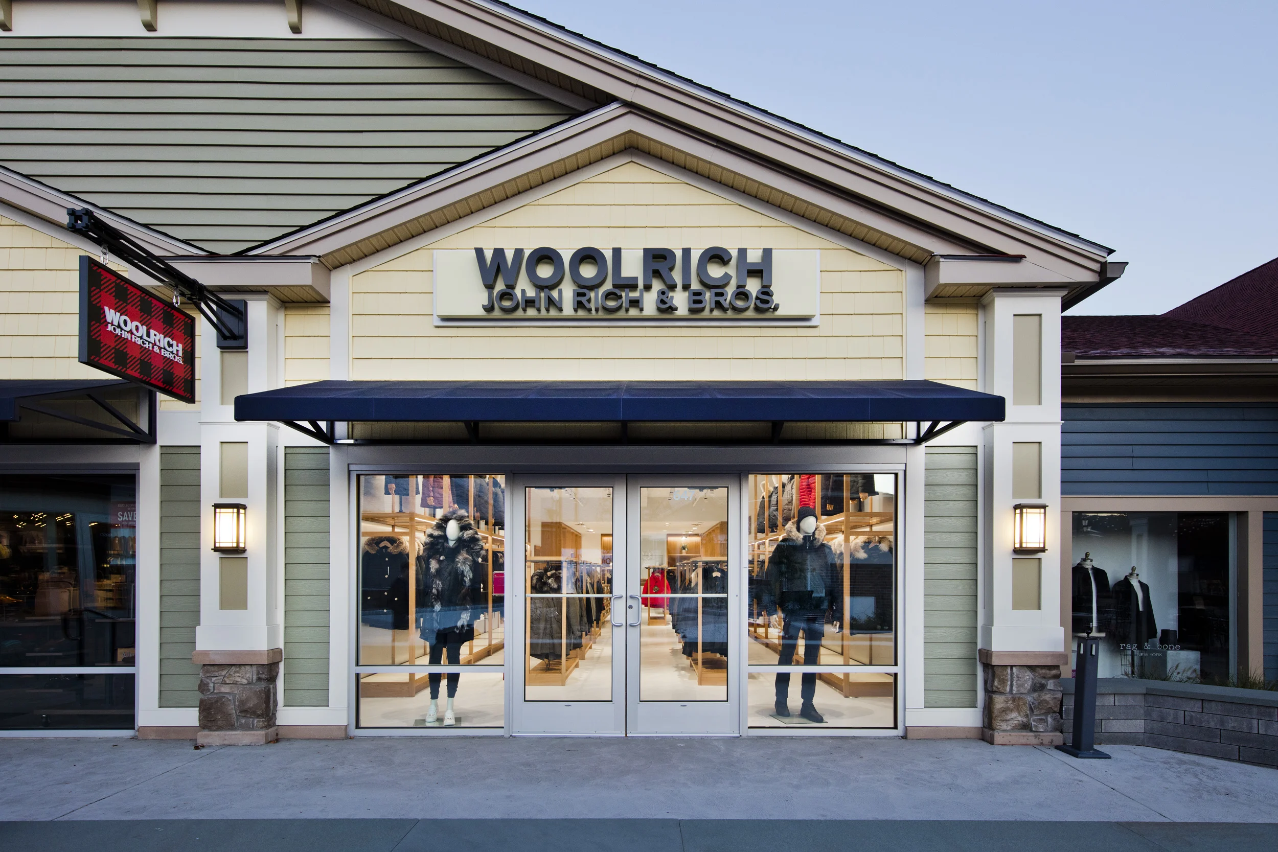 Woolrich_Woodbury_01.jpg