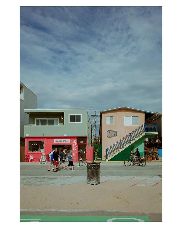 Venice Beach 📸 #street #venicebeach #building #photography #fashion #fashionphotography #fashioneditorial #editorialphotography #vogue #ootd #streetphotography  #newyear #portraitphotography #portrait #portraiture #ncphotographer #nikonphotography #