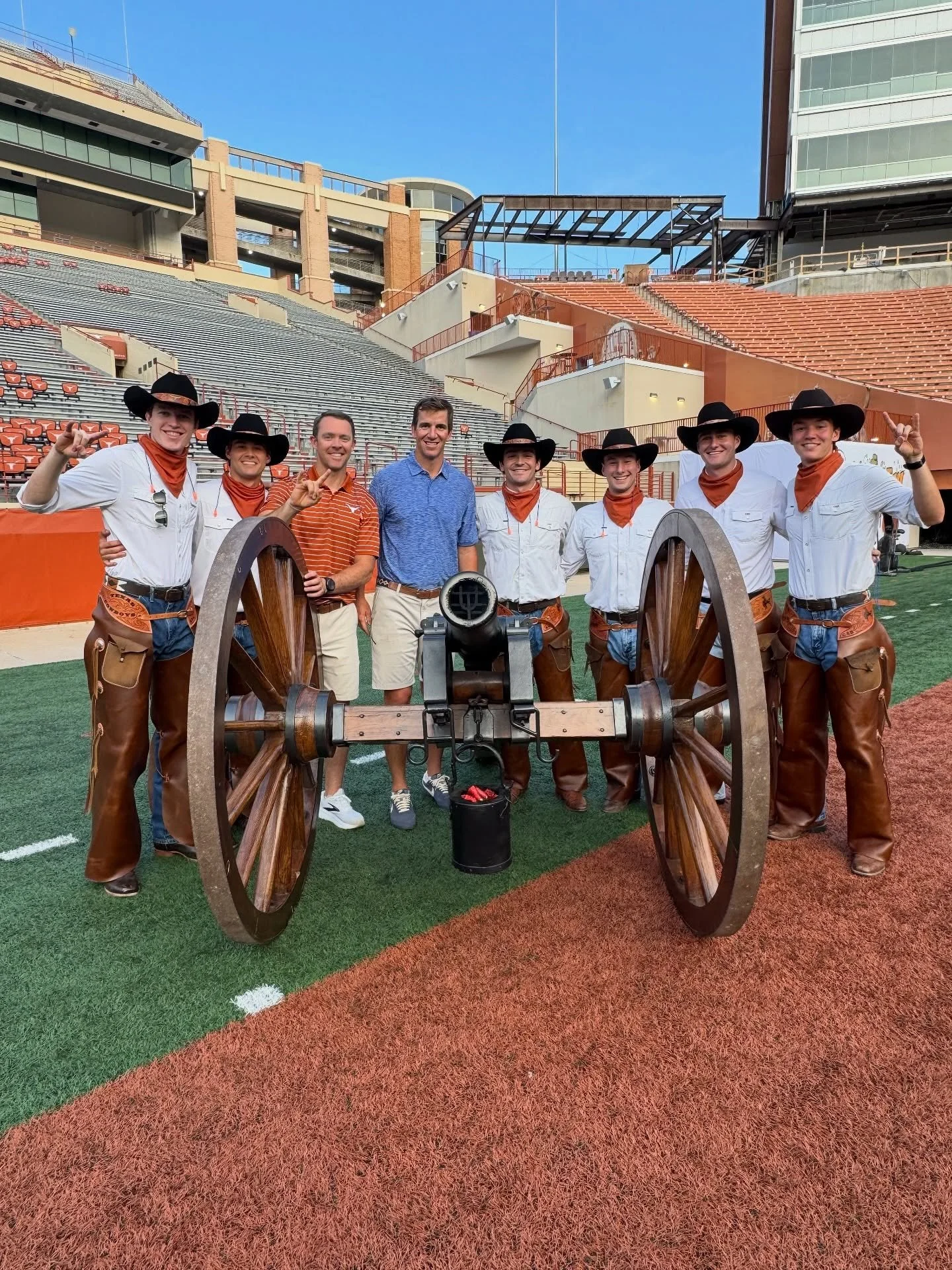 Thank you @elimanning and @coltmccoy for coming out and showcasing our Texas Traditions! 🤘#smokeythecannon
