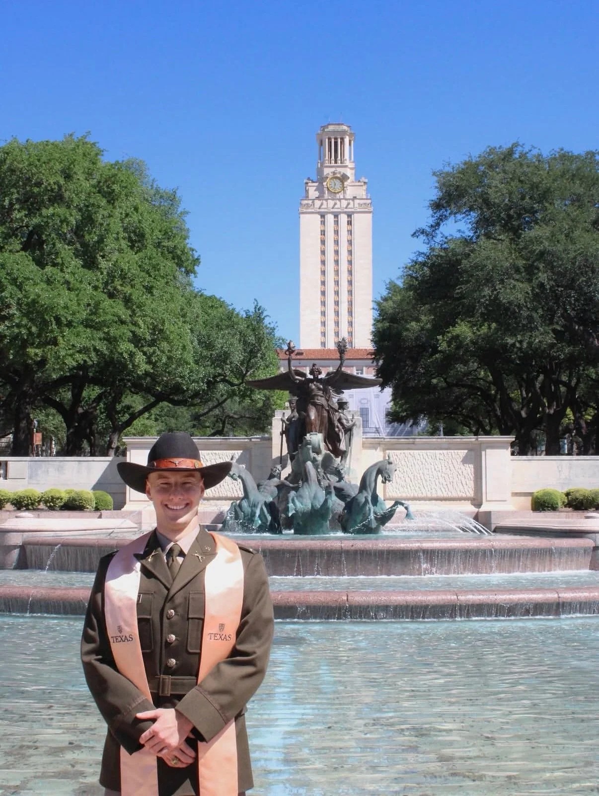 Congratulations 2nd Lieutenant Dylan Woollard recipient of The Texas Cowboys Bill McGill award on your Commissioning Ceremony today!!! 🤘Continue to Give the Best!!