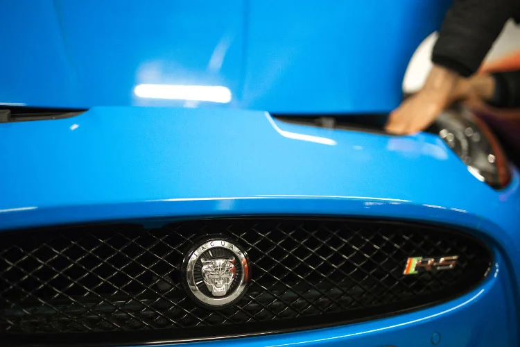 Jaguar-bodyshop-in-London.jpg