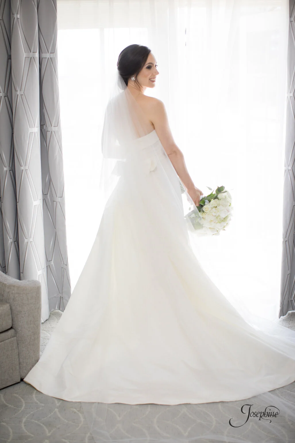 bridesbouquetwhitebrideonly.JPG