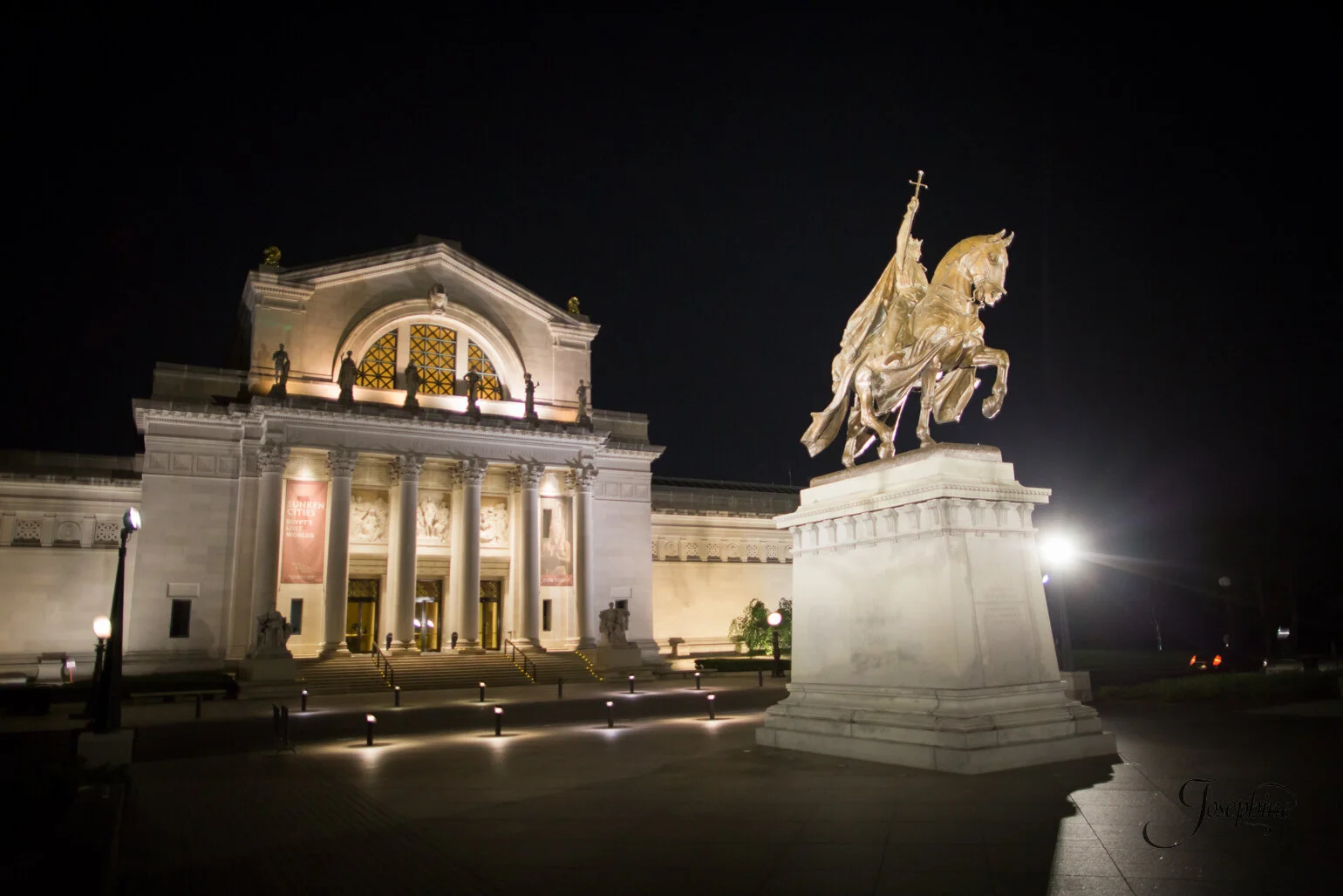 stlouisartmuseumatnight.JPG