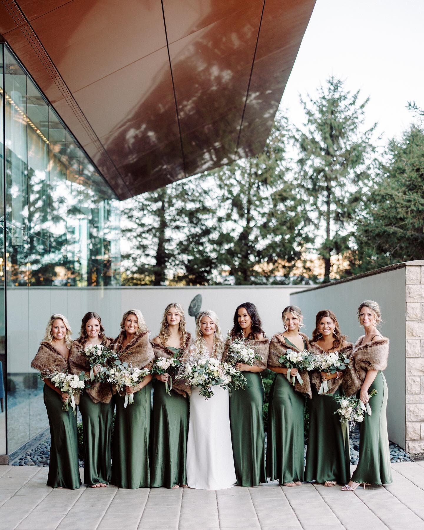 This stunning bridal party is giving us all the fall feels. 

Floral: @festivestl 
Photo: @mikecassimatis 
Planning: @kateandcompany 
Venue: @fsstlouis