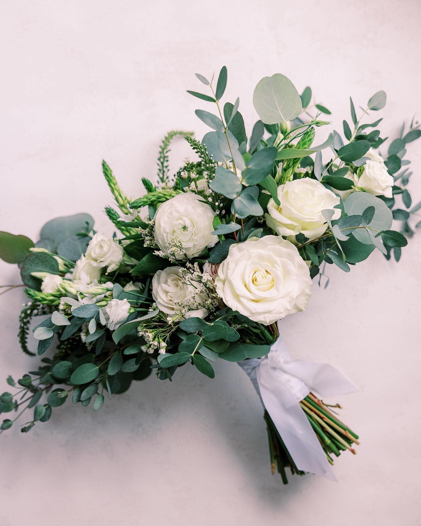 Neutrals, whites and soft greens came together perfectly in these romantic bouquets and boutonni&egrave;res. 

Floral: @festivestl 
Planning: @kateandcompany 
Photo: @dearloversphoto