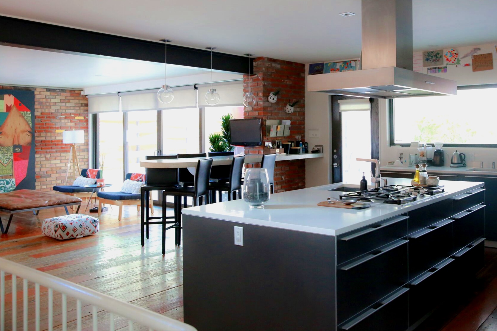 With a modern open living plan, having the ability to set the mood for spaces is easily done with the user defined custom home scenes available with SAVANT . Integrating the LUTRON lighting, SONOS music, SAMSUNG TVs and SOMFY shades togethe