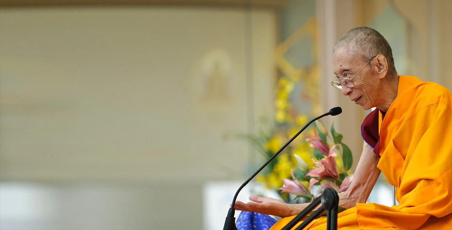 venerable_geshe_kelsang_vajra_light.jpg