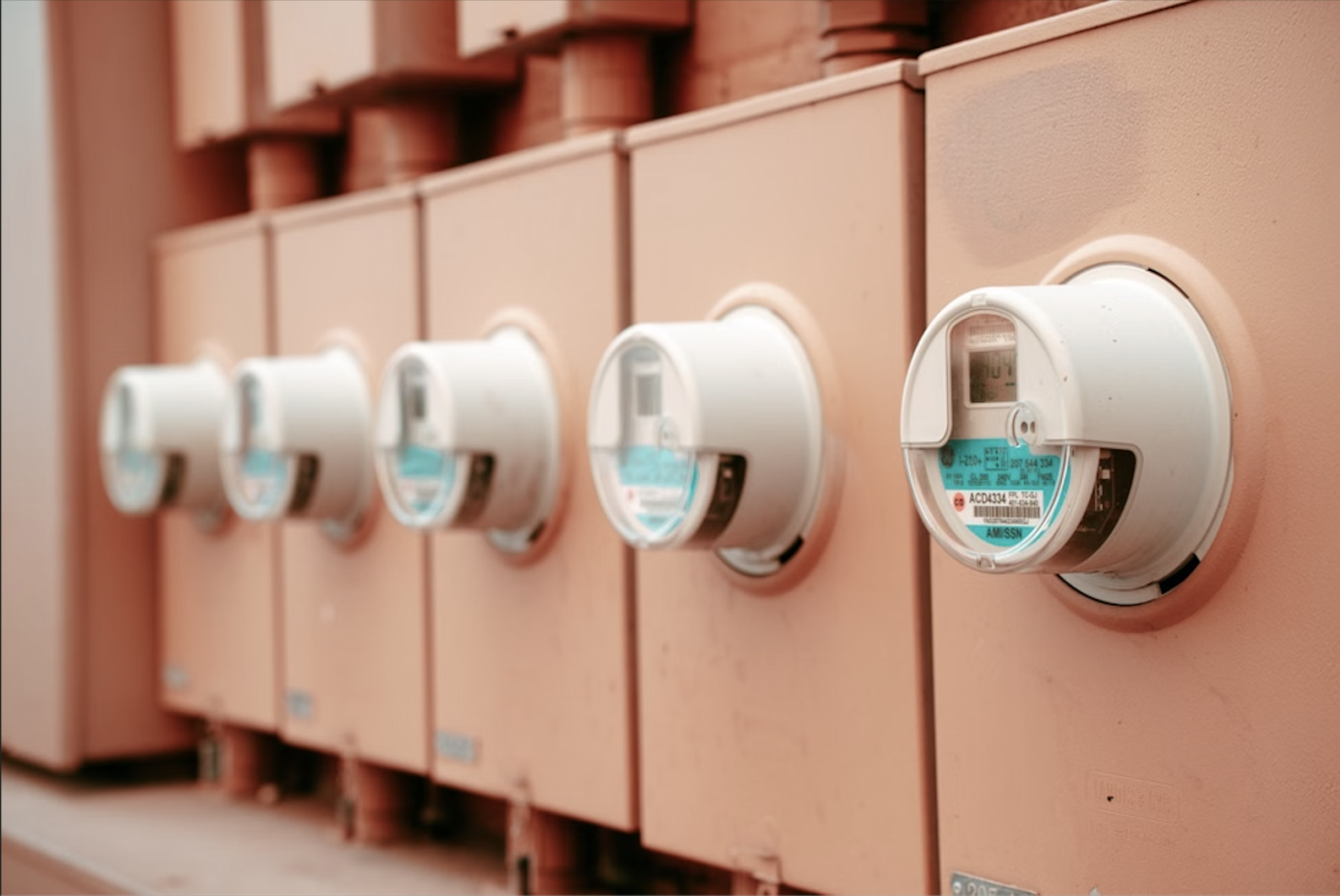 The Complete Guide to Smart Energy Management vs Traditional Panel