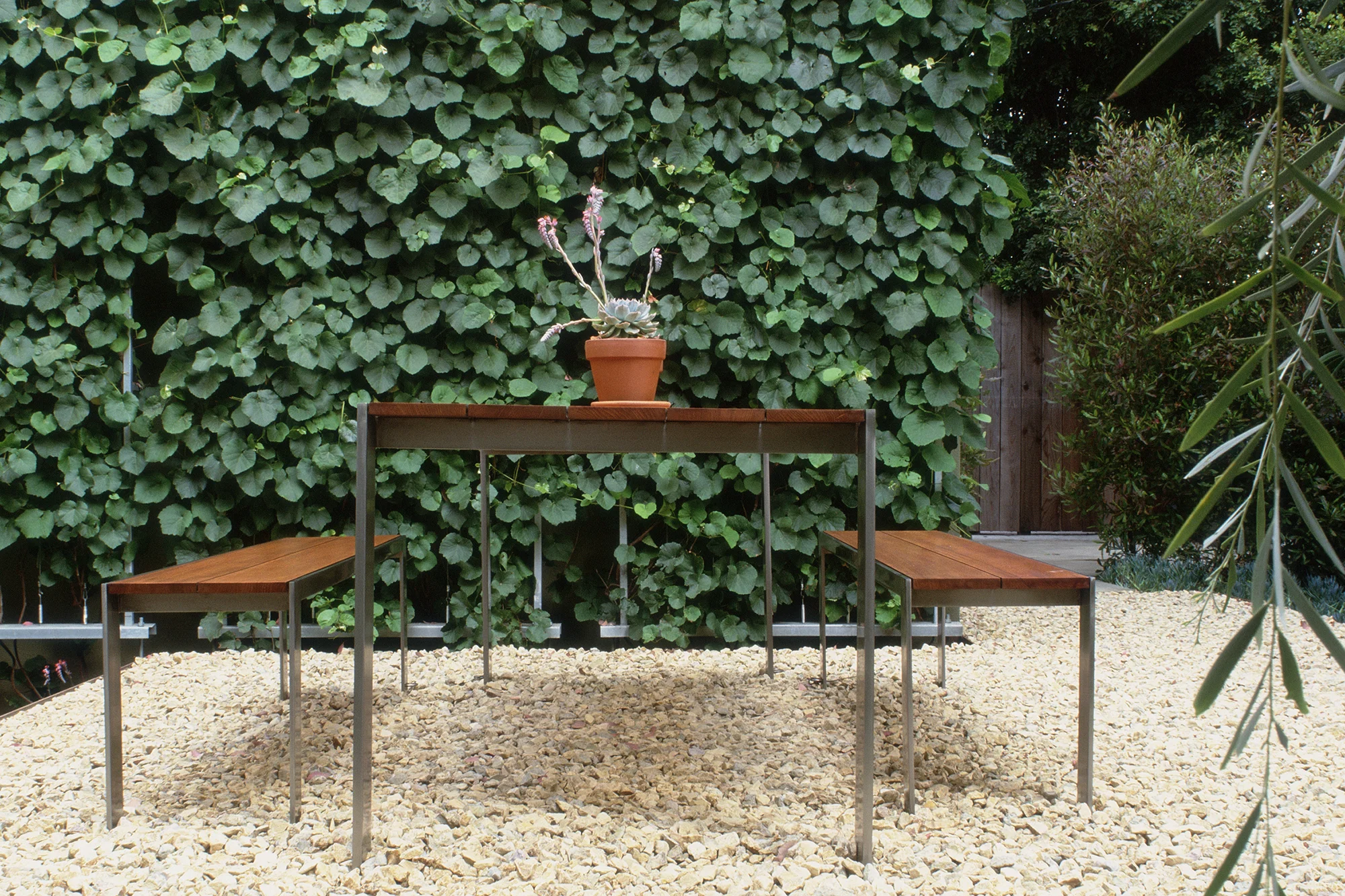 glencoe-outdoor-dining-set-in-situ-2.jpg