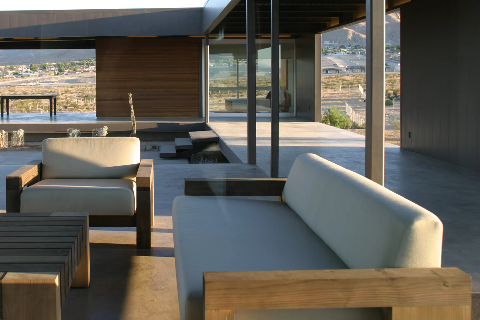 ranch-group-outdoor-settee-in-situ.jpg