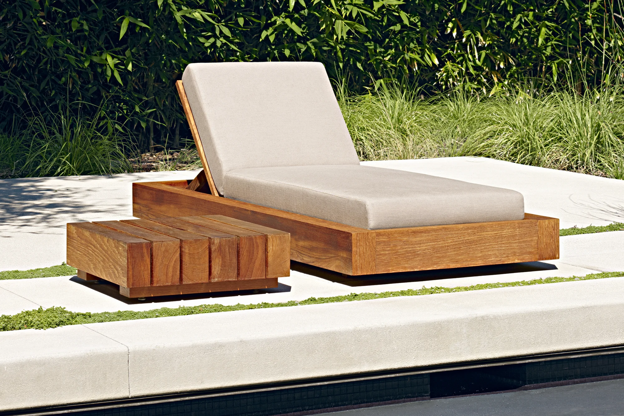 ranch-group-outdoor-chaise-lounge-and-table.jpg