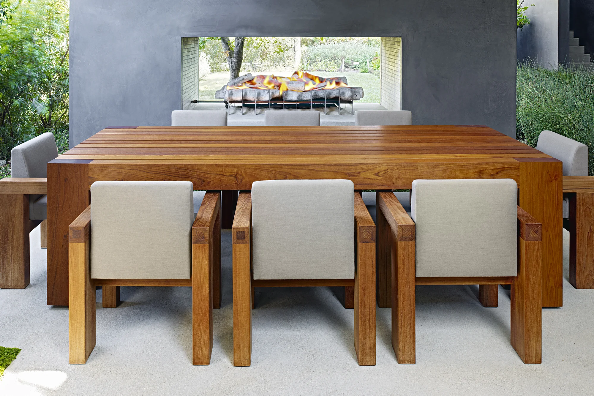 ranch-group-outdoor-dining-table-in-situ.jpg