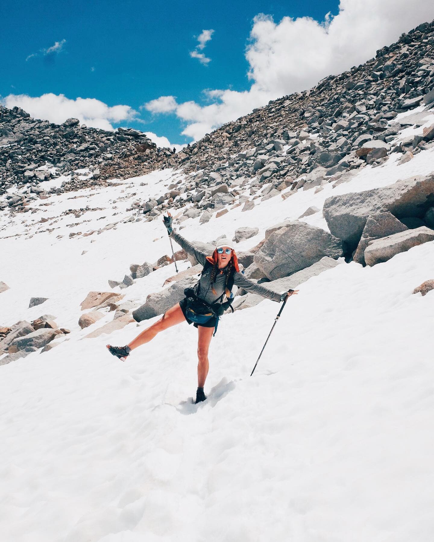 Do like I say and not like I do 🙊 Are we doing this right? Snow and rock hopping are the highlights of the Sierra for me.