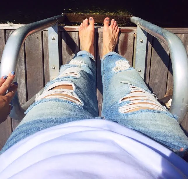 Boyfriend jeans & distressed denim