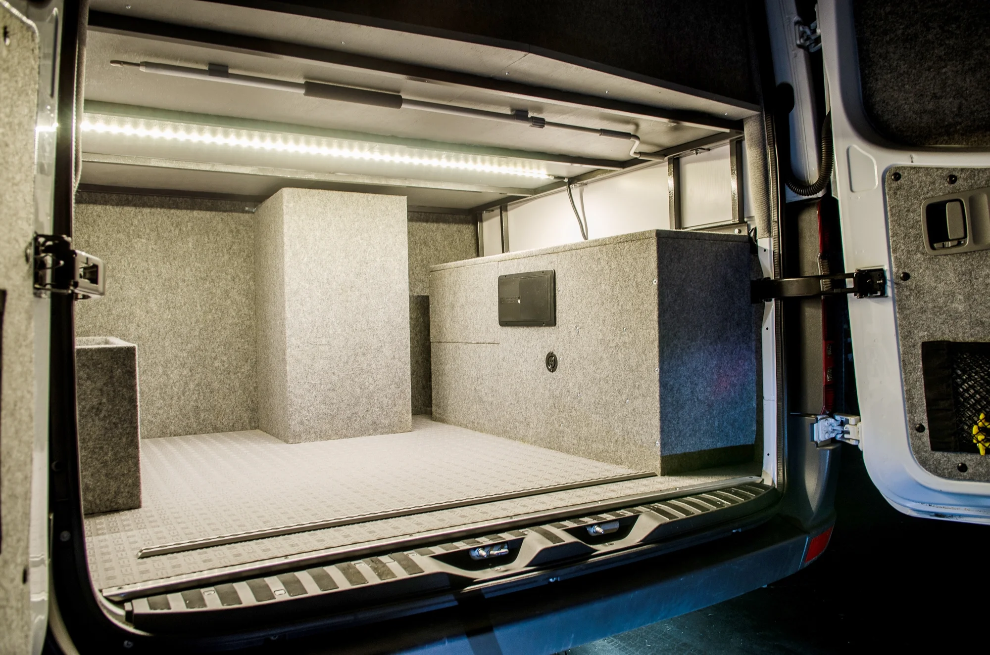vanlife_moran_sprinter144_small-3.jpg