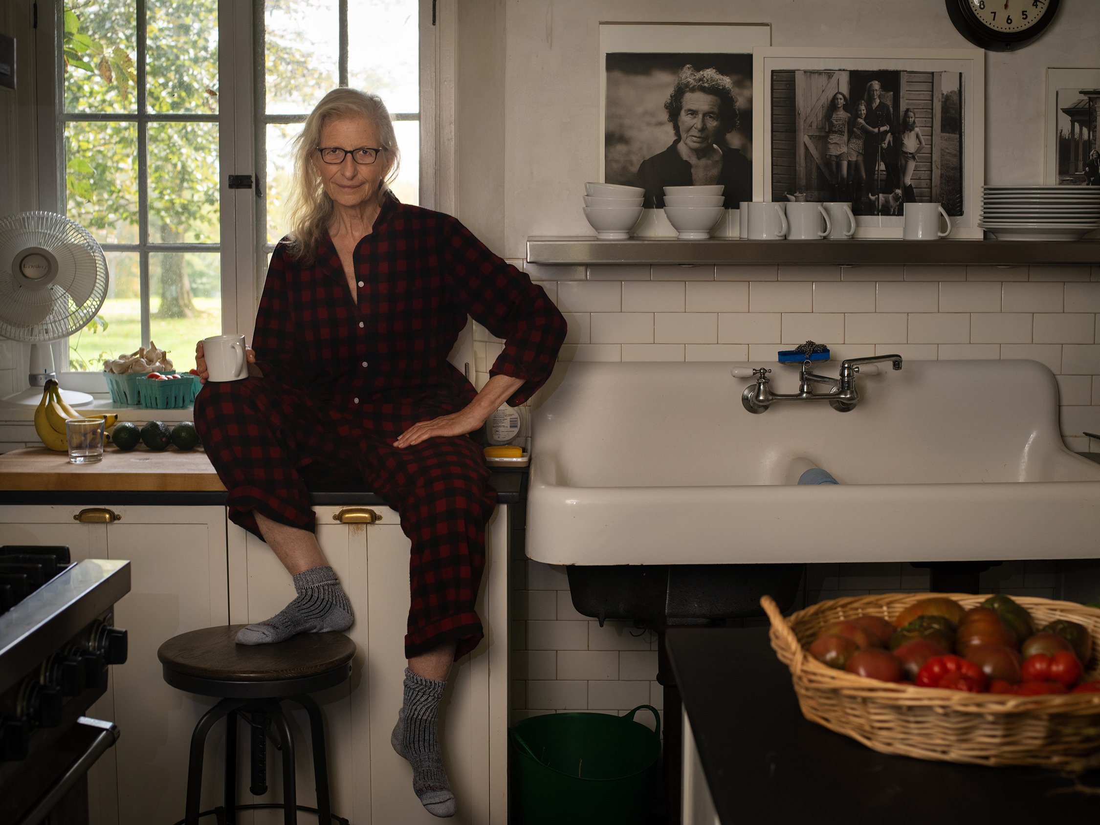 Annie Leibovitz , photographed by Gillian Laub .