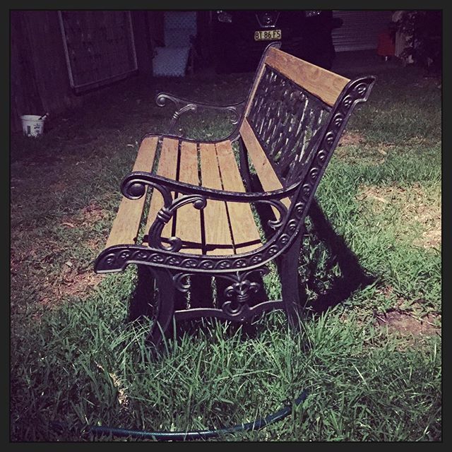 #nightcall
.
.
.
.
.
.
.
.
.
.
#boxing #boxingday #australia #bench #christmasbench #night #party #christmas #christmasparty #garden #yard #grass #photo #tbt #noel #fresh #france #mozambique #paleo