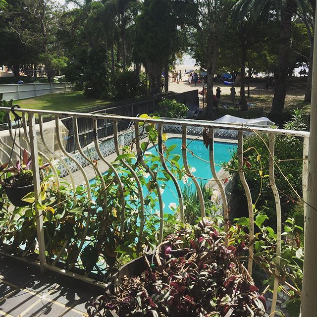 #partition .
.
.
.
.
.
.
.
.
.
.
#pool #beach #blue #green #summer #sand #tbt #goldenglobes #extension #gains #gainz #extensions #bonneannee #2018 #hiver #penible #joie #fete #fetes #vine #vines #parents #parenting