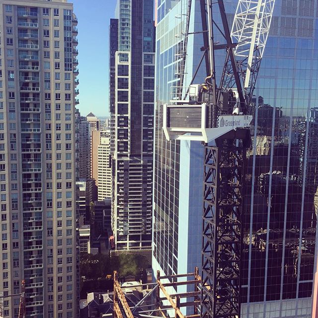 #pute
.
.
.
.
.
.
.
.
#jenaimarre #city #cité #centre ville #gratteciel #skyscraper #crane #putain #heights #falls #metal #metalhead #gains #skills #mondays #montag #lundi #vatefairechier #blue #glasses #vatefairechierputainblueglasses
