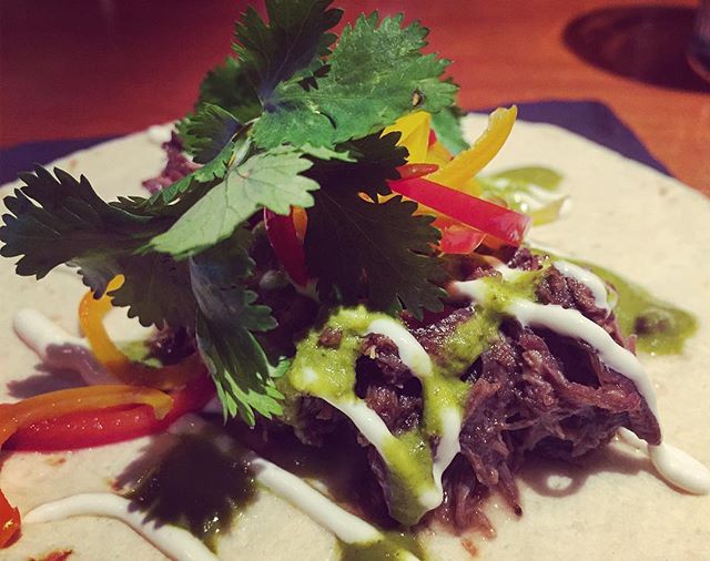 Mole&rsquo; Boar Tacos 
With fresh cilantro, sour cream and pickled peppers. 🍃
#wildboarmeat #tacolovers #tacotime #cilantro #cilantrolover #pickledpeppers #deliciousness #itsfridaynight #tequila #cocktailtime #tequilapairing #gastroart #snacktime #