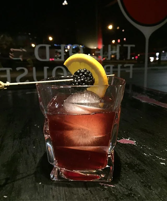 Negroni. .
.
.
.
#craftcocktail #mixologist #mixology #cocktailart #cocktailbar #negroni #negronitime #ginlove #campari #cowichanvalley #downtownduncan #duncancitysquare #bartenderlove #spirits #ginstagram #craftcocktails #cocktailtime #cocktailartis