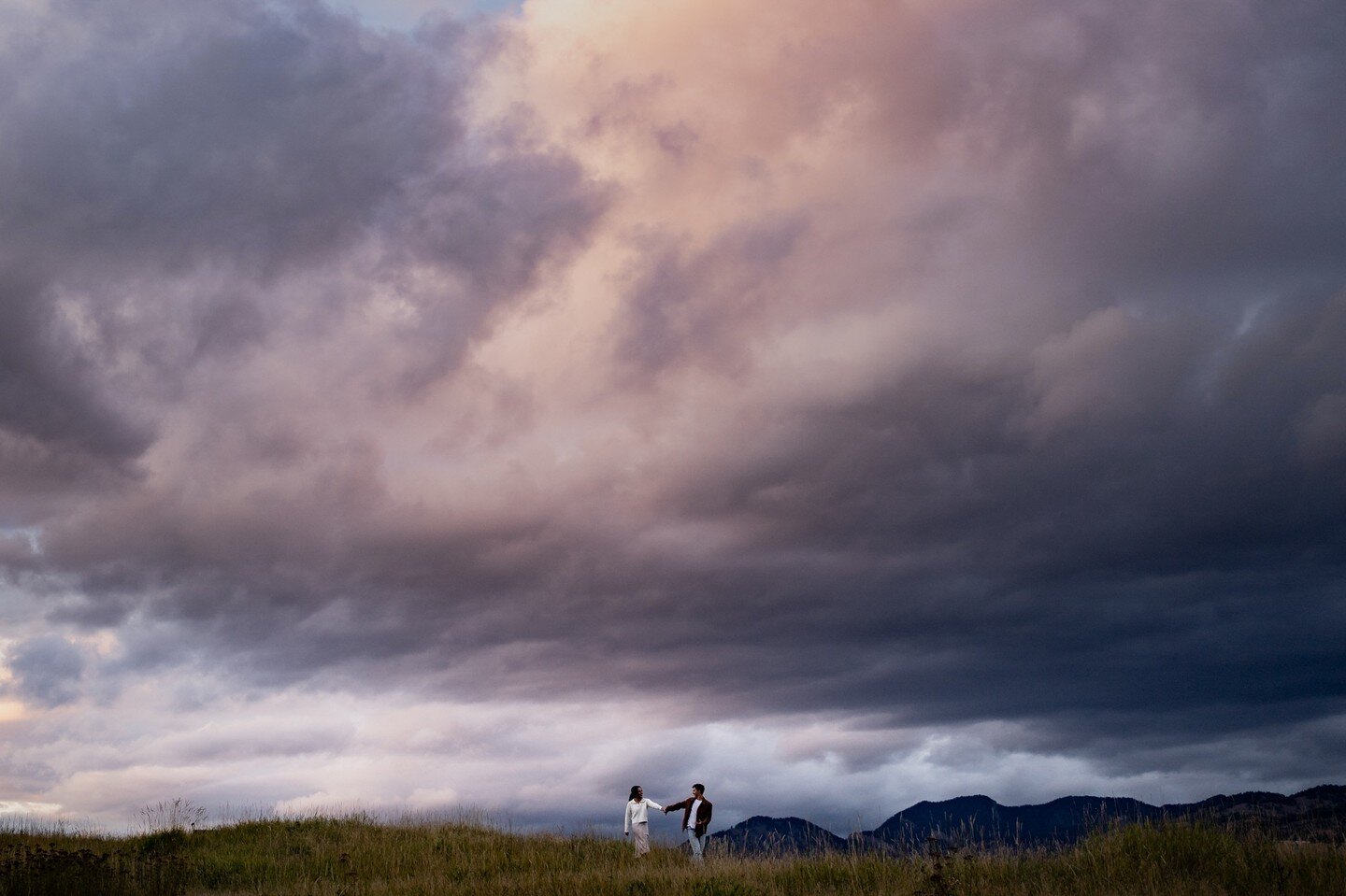 Oh yeah... that's why it's called &quot;Big Sky Country&quot;!
.
.
.
.
#BigSkyCountry
#EngagementSession
#montanabride 
#DramaticSky
#MontanaLove
#BozemanEngagement
#BozemanWeddings
#CapturingLove
#BozemanBeauty
#EngagementGoals
#MontanaWeddingPhotog