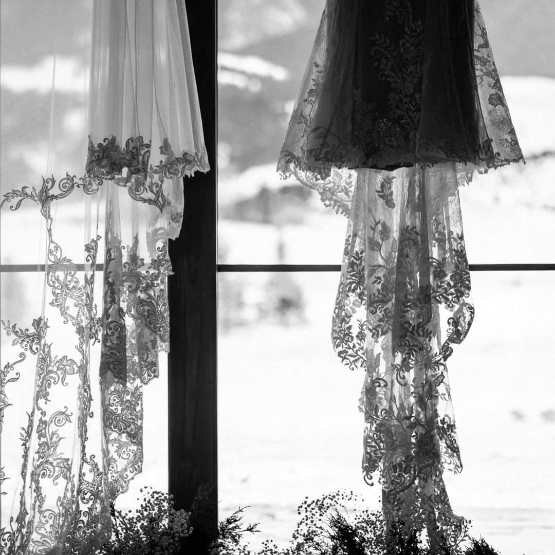 How much do you love lace?? 

The very first thing I photograph when arriving at a wedding are the details. I do this because it creates an opportunity for everyone to adjust to having a camera in the room and give them a little more time to get read