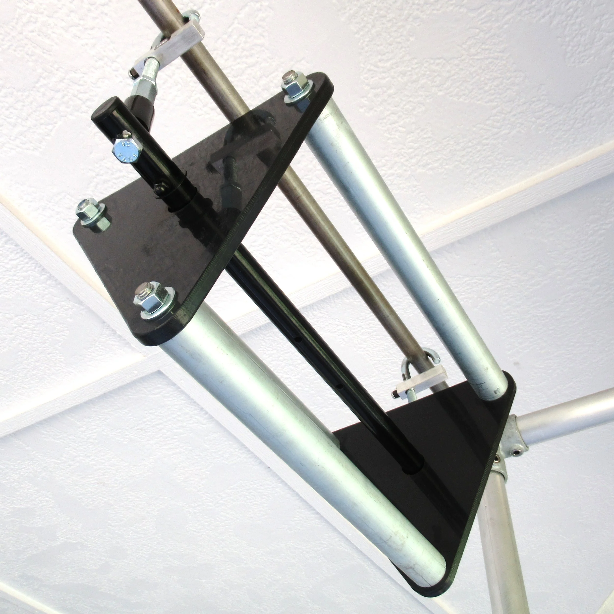 Pull up bar attachment