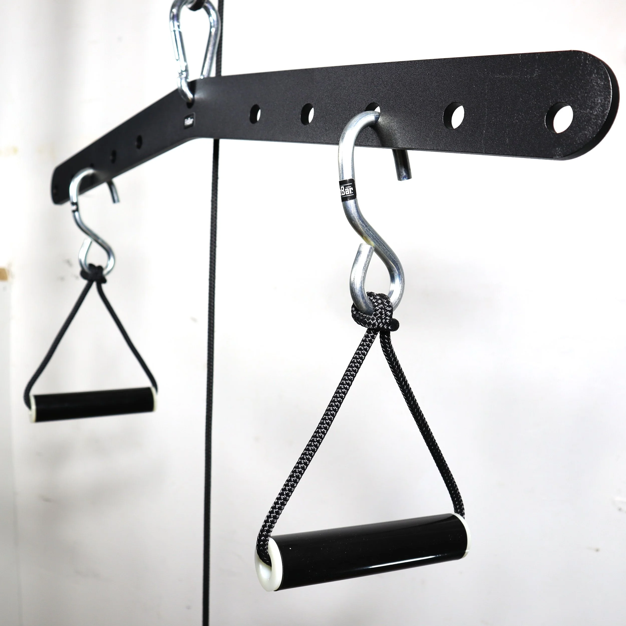Lat pulldown bar with D handles