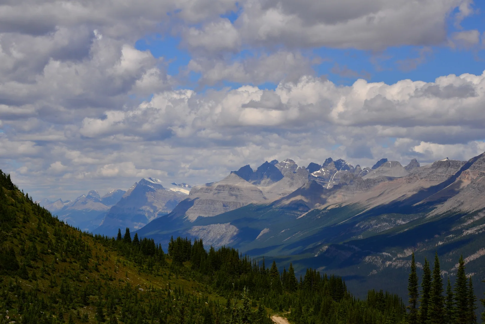 looking north from Bow Summit to Mt Wilson with snow.JPG