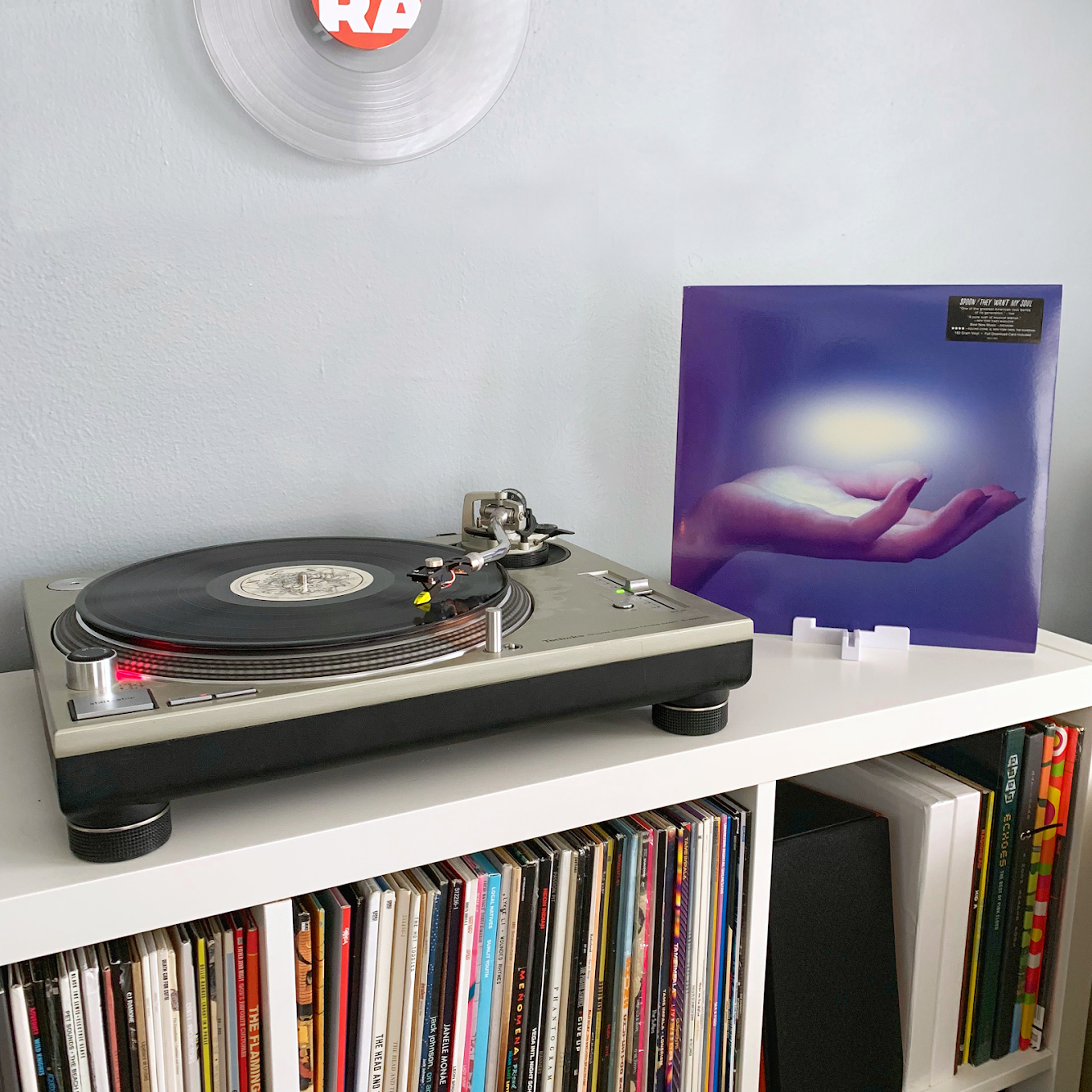 Turntable and vinyl storage with the infamous Ikea Kallax
