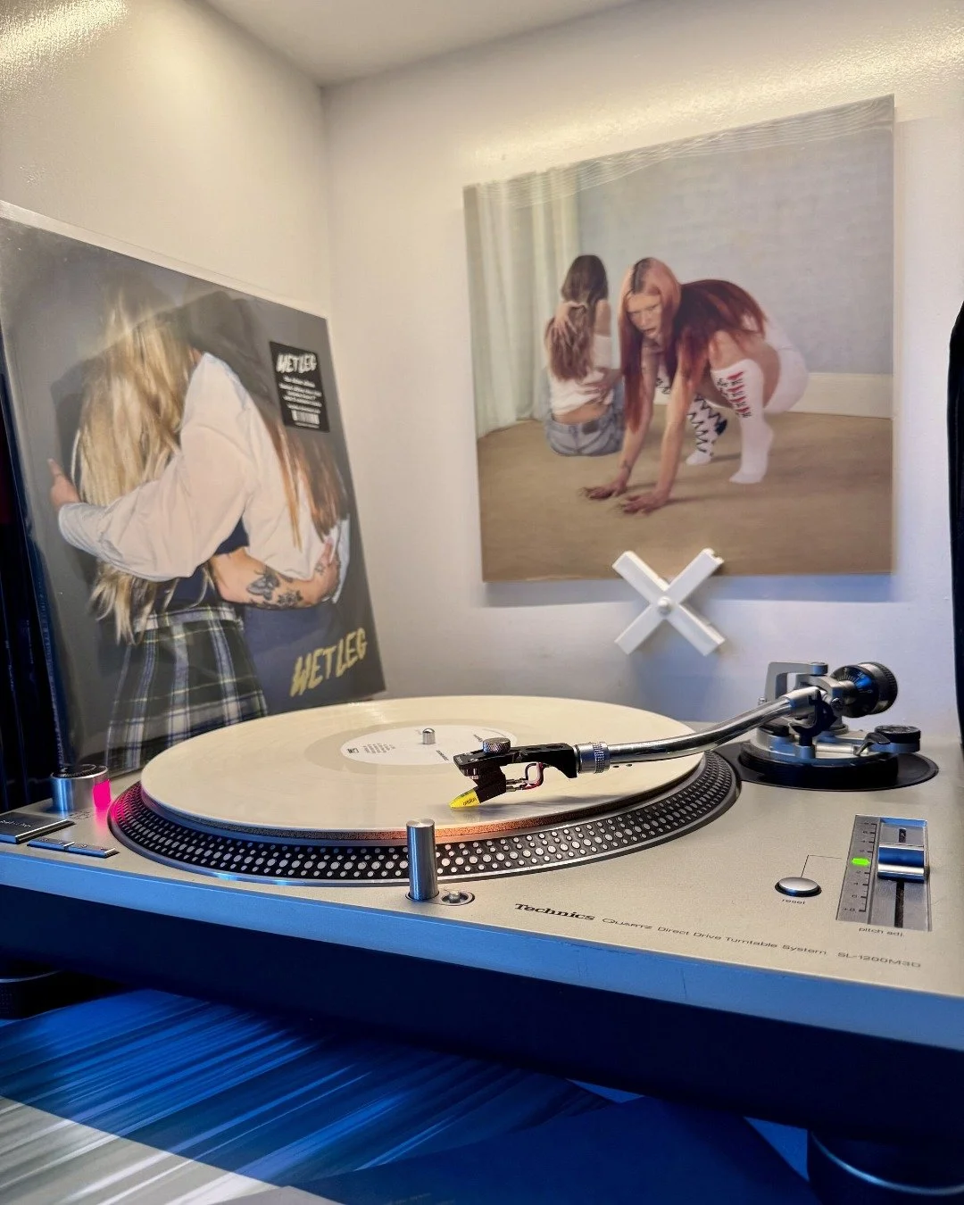 𝗪𝐞𝐭 𝐋𝐞𝐠 &ndash; 𝐌𝐨𝐢𝐬𝐭𝐮𝐫𝐢𝐳𝐞𝐫 [𝟐𝟎𝟐𝟓]⁣
𝘝𝘪𝘯𝘺𝘭, 𝘓𝘗, 𝘈𝘭𝘣𝘶𝘮, 𝘓𝘪𝘮𝘪𝘵𝘦𝘥 𝘌𝘥𝘪𝘵𝘪𝘰𝘯, 𝘚𝘵𝘦𝘳𝘦𝘰, 𝘊𝘳𝘦𝘢𝘮, 𝟹𝘋 𝘓𝘦𝘯𝘵𝘪𝘤𝘶𝘭𝘢𝘳 𝘚𝘭𝘦𝘦𝘷𝘦, 𝘎𝘢𝘵𝘦𝘧𝘰𝘭𝘥⁣
⁣
With their second album drop, you can hear the