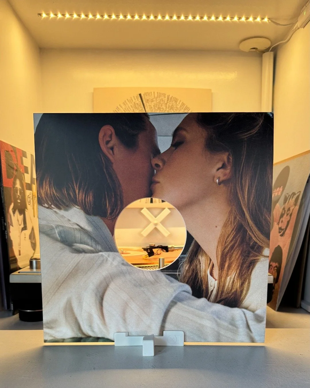 𝐋𝐨𝐚𝐝𝐞𝐝 𝐇𝐨𝐧𝐞𝐲 &ndash; 𝐋𝐨𝐯𝐞 𝐌𝐚𝐝𝐞 𝐓𝐫𝐞𝐞𝐬 [𝟐𝟎𝟐𝟓]⁣
𝘝𝘪𝘯𝘺𝘭, 𝘓𝘗, 𝘈𝘭𝘣𝘶𝘮, 𝘓𝘪𝘮𝘪𝘵𝘦𝘥 𝘌𝘥𝘪𝘵𝘪𝘰𝘯, 𝘚𝘵𝘦𝘳𝘦𝘰, 𝘔𝘢𝘳𝘣𝘭𝘦𝘥 𝘝𝘪𝘯𝘺𝘭⁣
⁣
Who doesn't need some romance every now and then? Loaded Honey delivers t