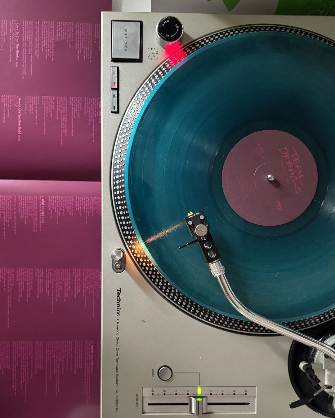 𝐘𝐚𝐳𝐦𝐢𝐧 𝐋𝐚𝐜𝐞𝐲 - 𝐓𝐞𝐚𝐥 𝐃𝐫𝐞𝐚𝐦𝐬 [𝟐𝟎𝟎𝟏]⁣
𝘝𝘪𝘯𝘺𝘭, 𝘓𝘗, 𝘈𝘭𝘣𝘶𝘮, 𝘚𝘱𝘦𝘤𝘪𝘢𝘭 𝘌𝘥𝘪𝘵𝘪𝘰𝘯, 𝘛𝘳𝘢𝘯𝘴𝘱𝘢𝘳𝘦𝘯𝘵 𝘛𝘦𝘢𝘭 𝘙𝘪𝘱𝘱𝘭𝘦⁣
⁣
We love it when an album looks just how it sounds, smooth, classy, and decidedly 