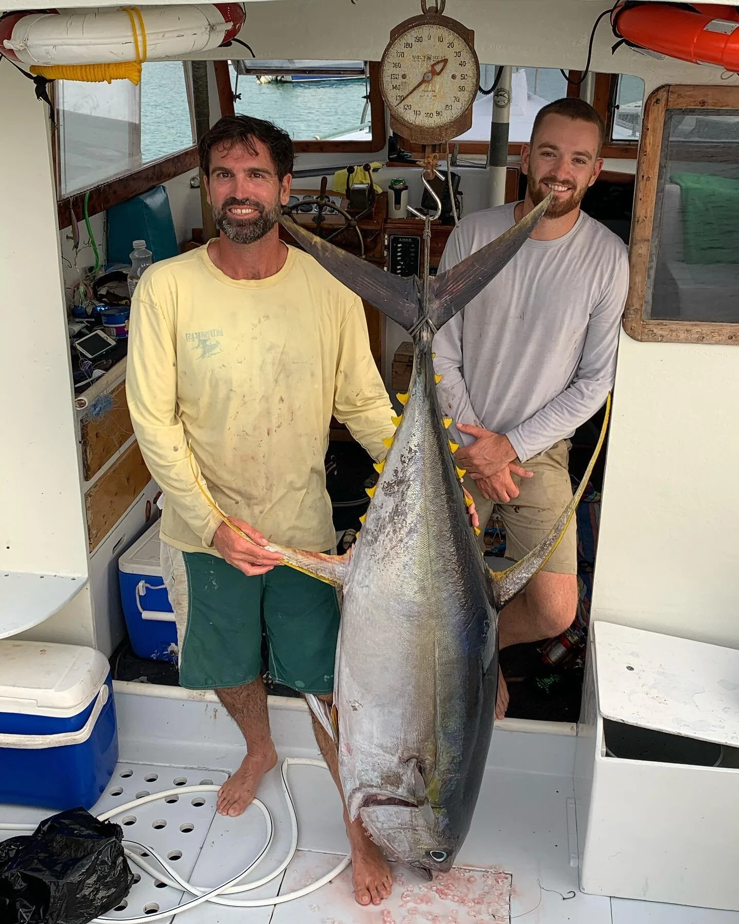 We had a great day on the water a few weeks ago - 3.5 hour fight - 125lbs dressed (137lbs w/ de guts). 🎣 
.
.
.

#bermuda #bermudafishing #fishingcharter #gotobermuda #bermudadreaming #wearebermuda #ahhbermuda #islandvibes #bluesea #getonthewater #f