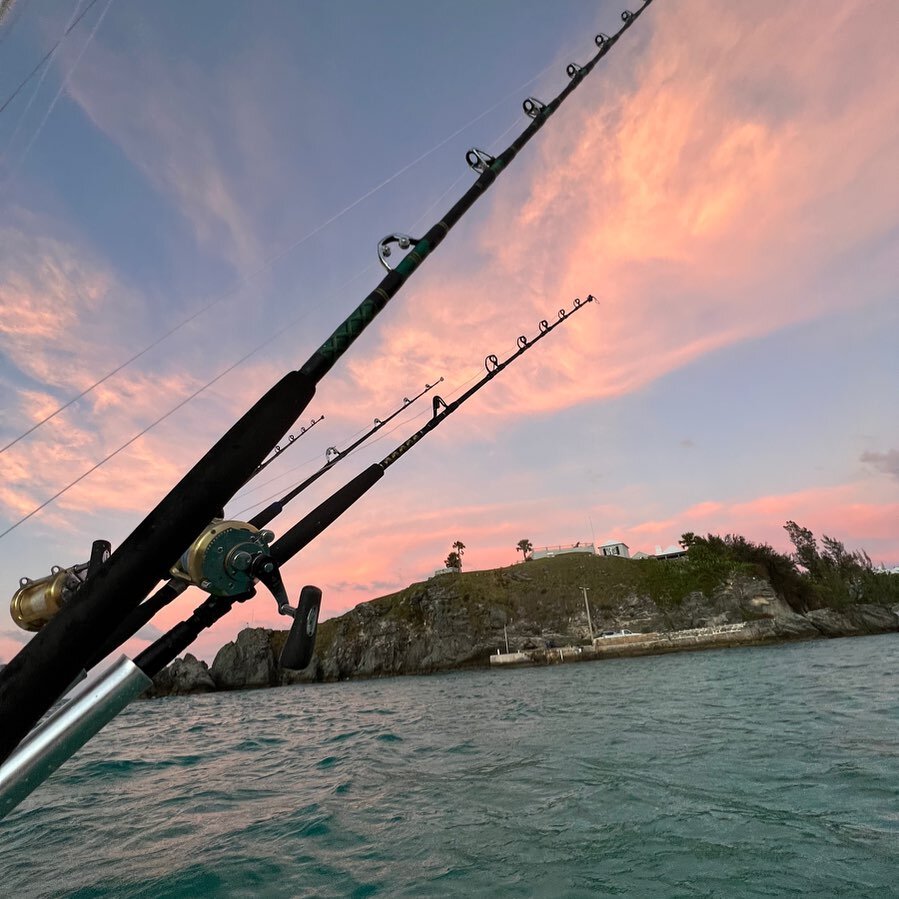 Back home after a long day on the water &amp; greeted with a stunning sunset - such a good feeling! 🎣 Looking to go fishing? Drop us a line!
.
.
.
📸 @fianderfoto 
.
.
.
#bermudafishing #bermuda #fisherman #fishingrod #letsgofishing #earlybirdcharte