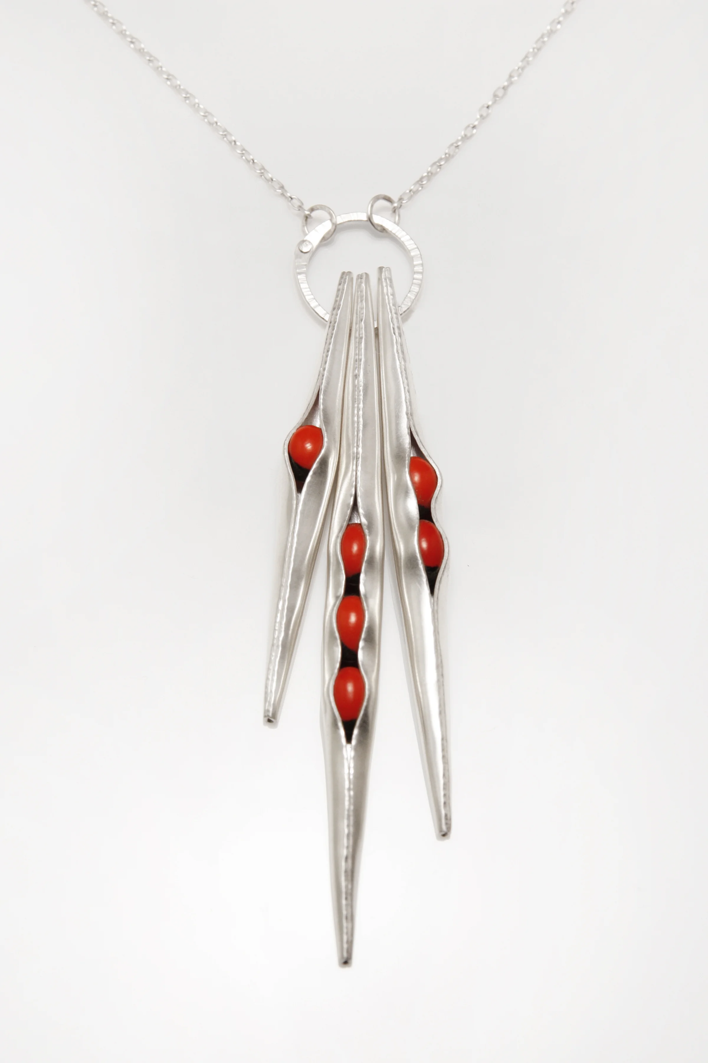 pea_pod_necklace_light.jpg