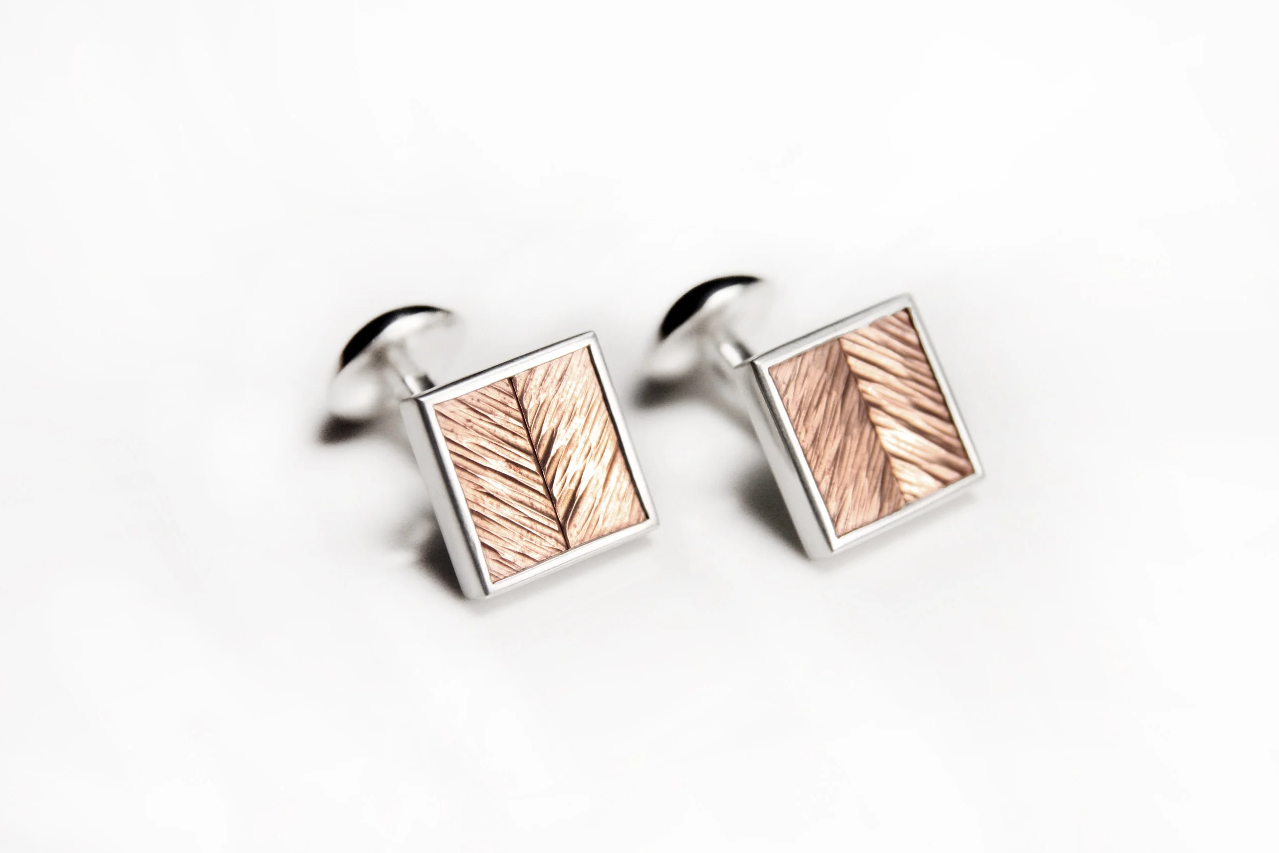 mirrored_herringbone_cufflinks_2_light.jpg