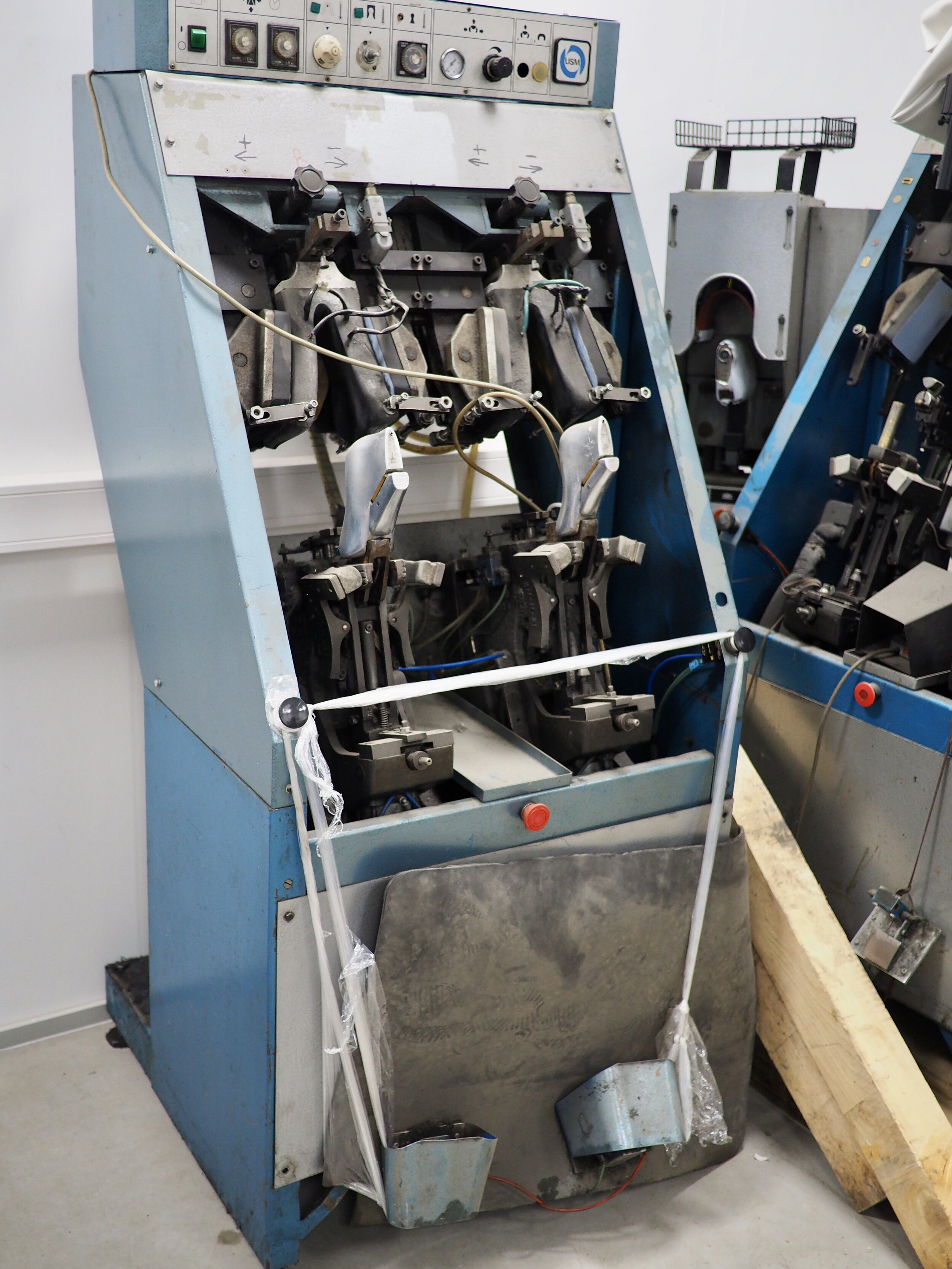 USM GBM-RD BACKPART MOULDING MACHINE