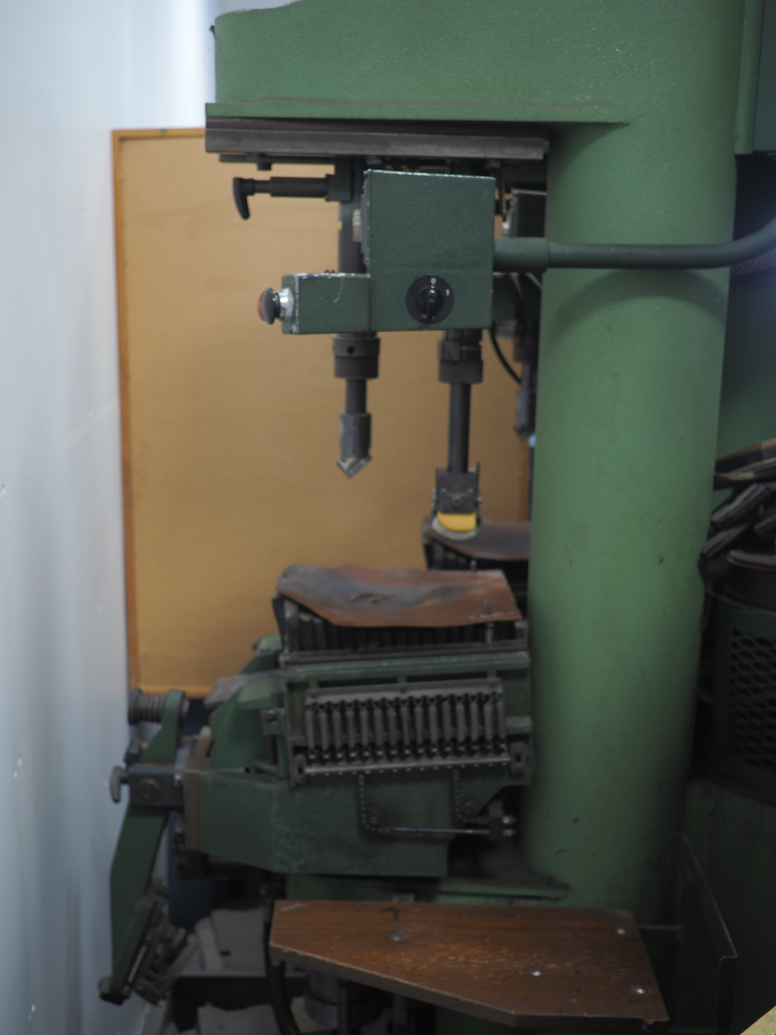 SIGMA SOLE ATTACHING MACHINE
