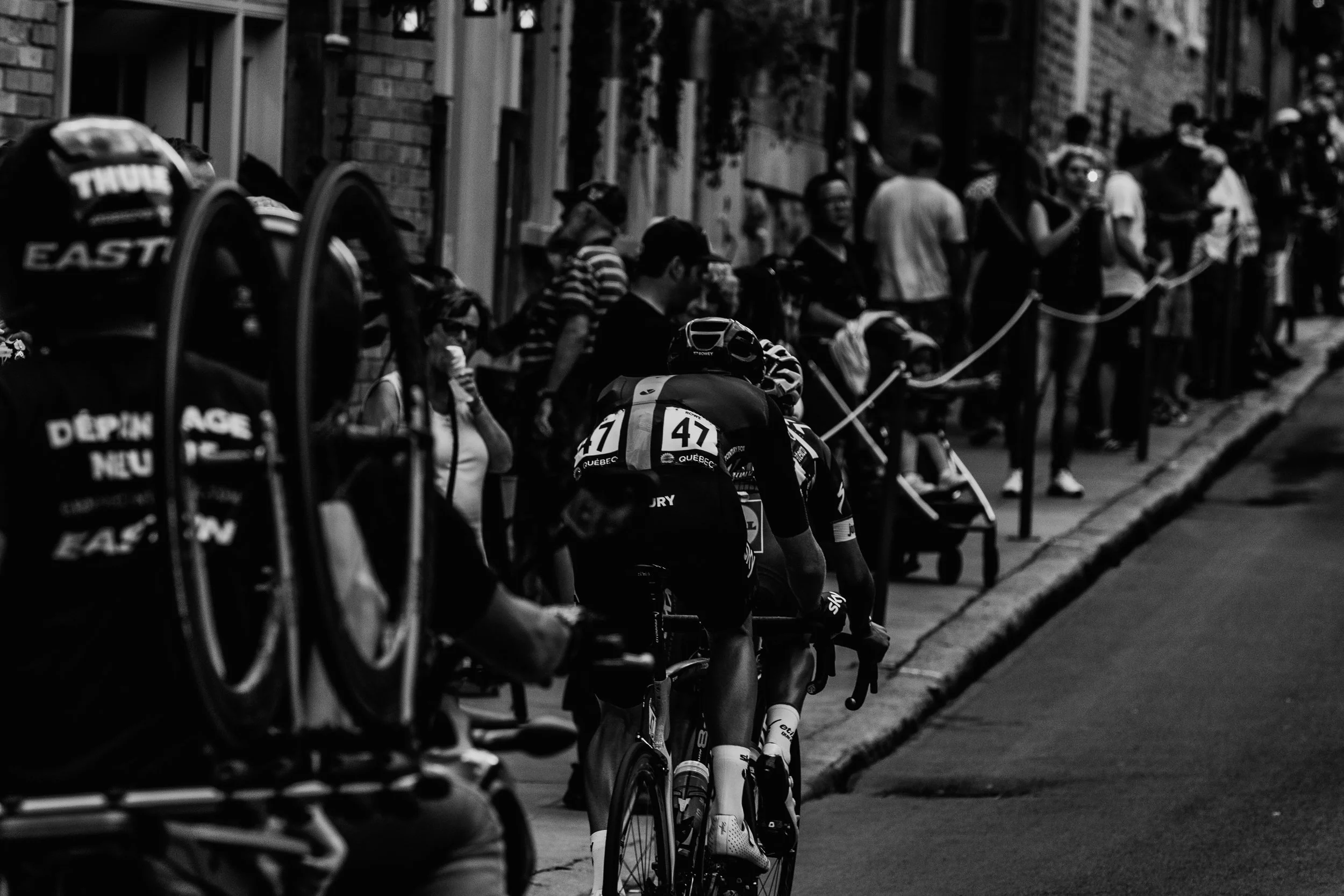 Full speed ahead with sky's Luke Rowe /// Grosse accélération avec Luke Rowe de l'équipe sky